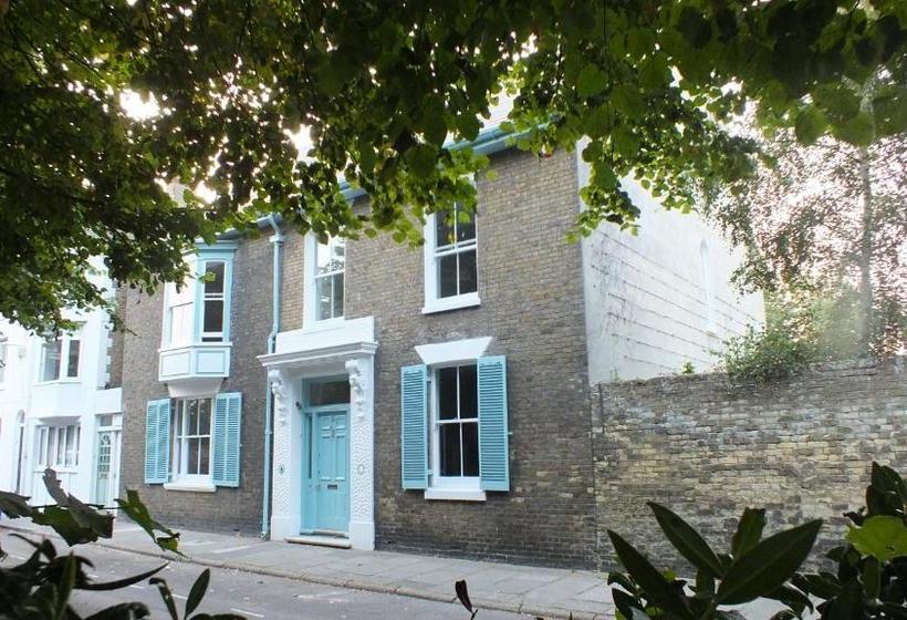 Bear S Well Bed & Breakfast