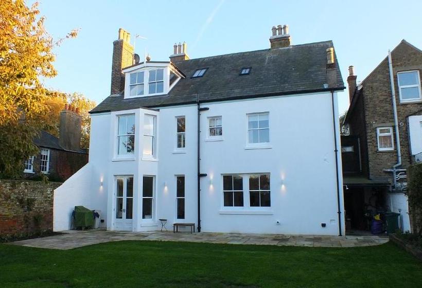 Bear S Well Bed & Breakfast