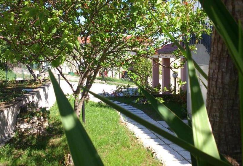 مبيت وإفطار Borgo Marinaro