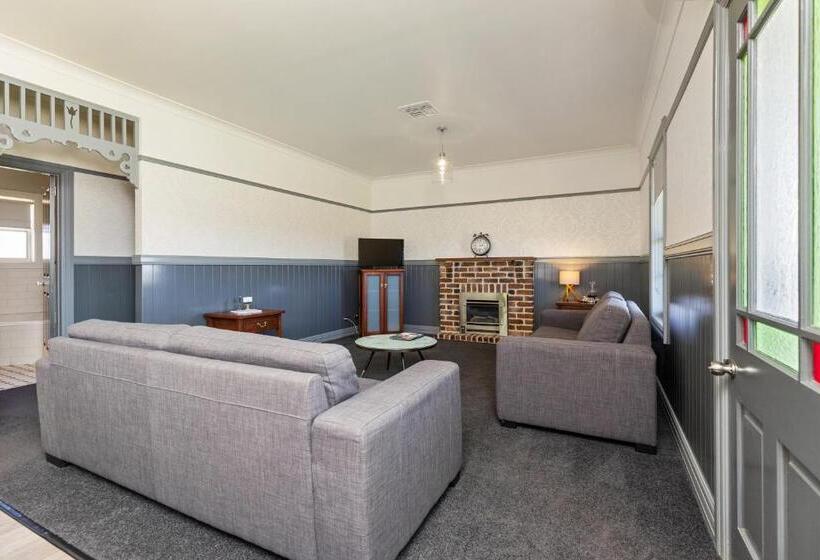 تختخواب و صبحانه Wagga Wagga Country Cottages