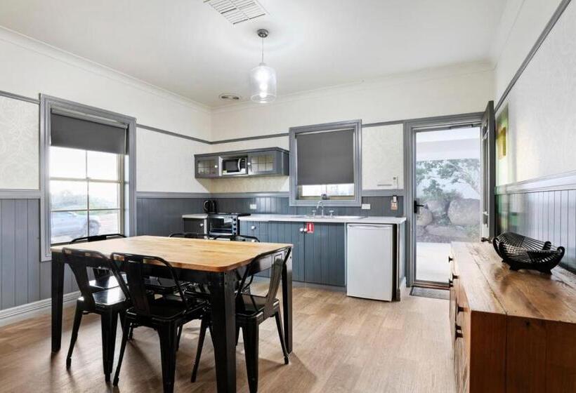 تختخواب و صبحانه Wagga Wagga Country Cottages