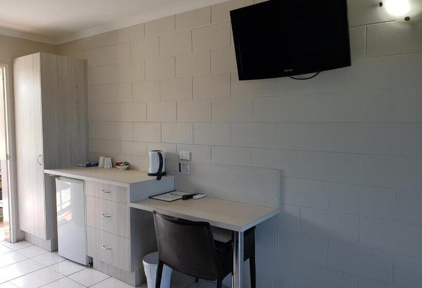 Cardwell Beachcomber Motel & Tourist Park