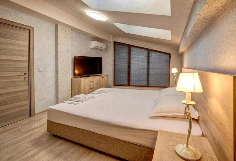 Complex Hunter S Beach