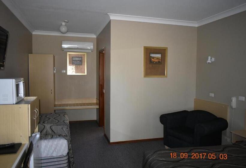 Cooee Motel