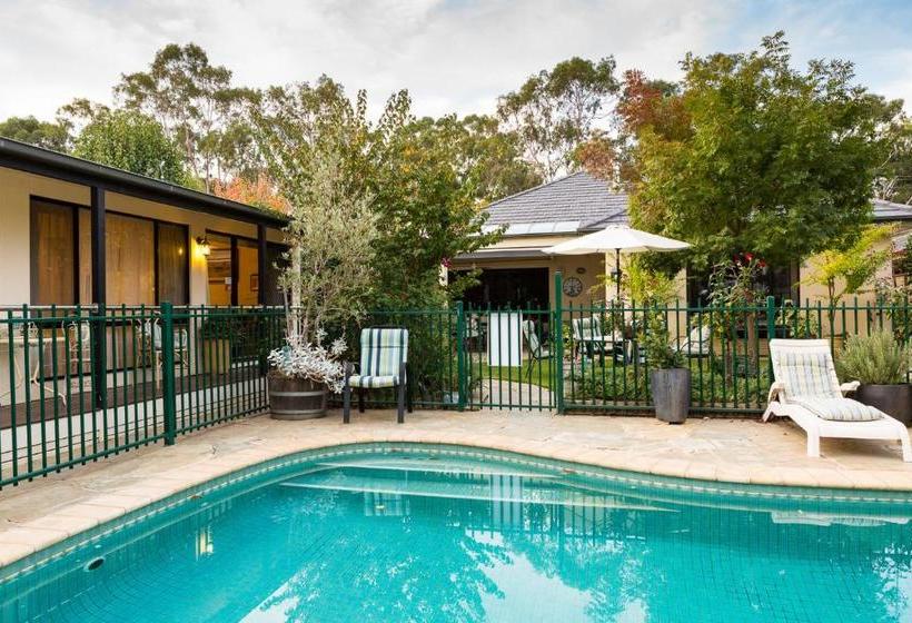 Courtsidecottage Bed And Breakfast