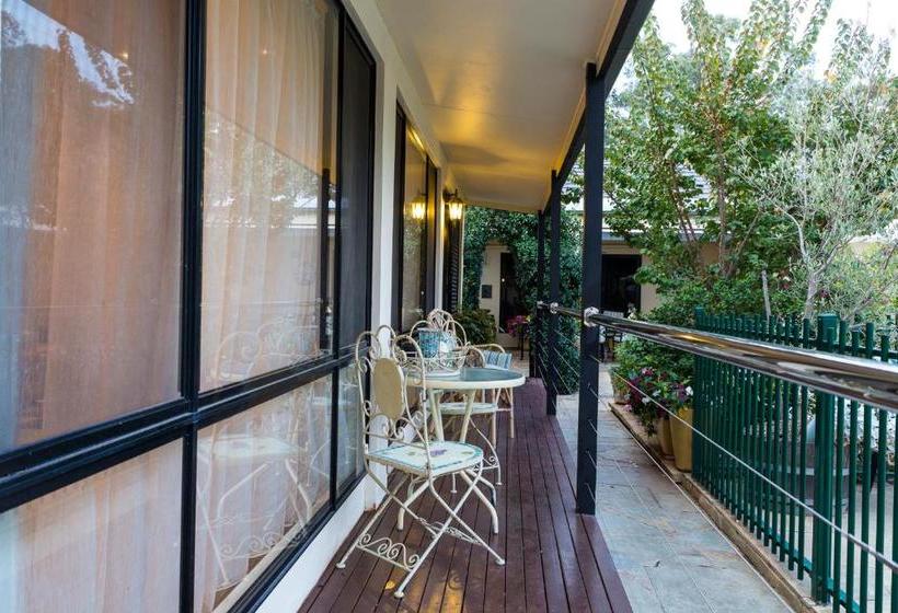 Courtsidecottage Bed And Breakfast