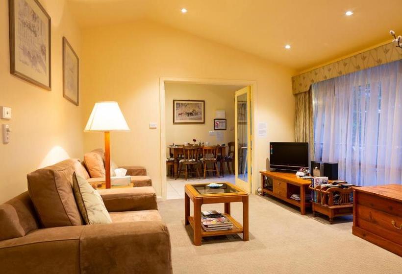 Courtsidecottage Bed And Breakfast