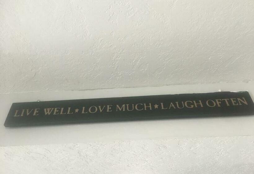 فندق Classic Inn