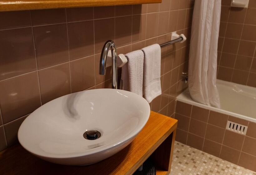 בית מלון כפרי Eiger Chalet