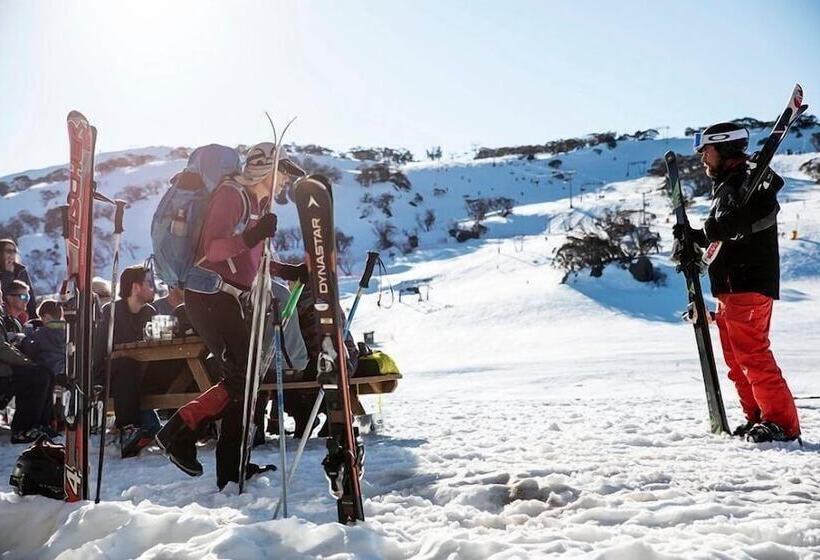 בית מלון כפרי Eiger Chalet