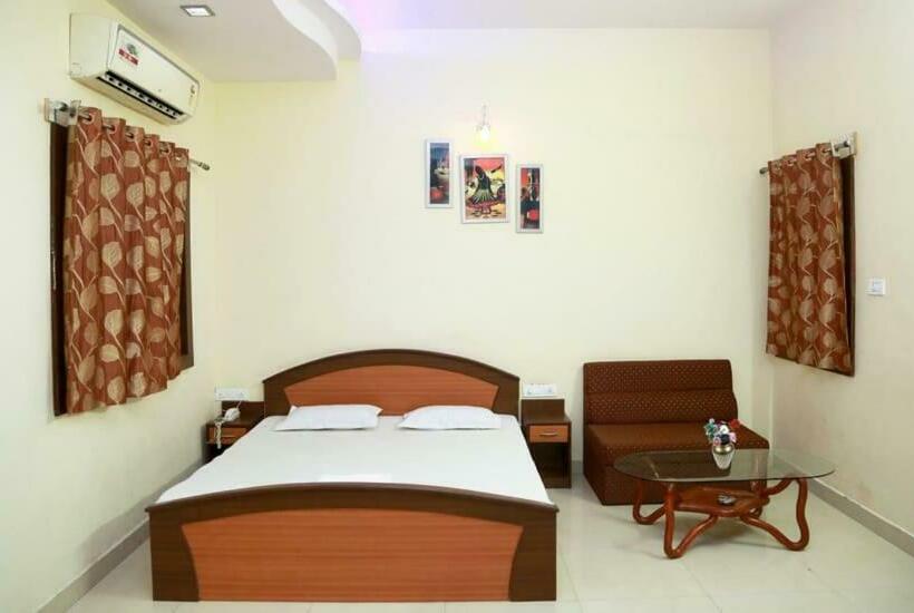 בית מלון כפרי Shri Narayan Palace