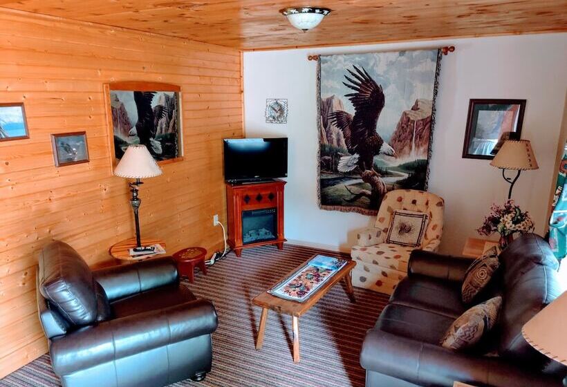 هتل Smoky Falls Lodge