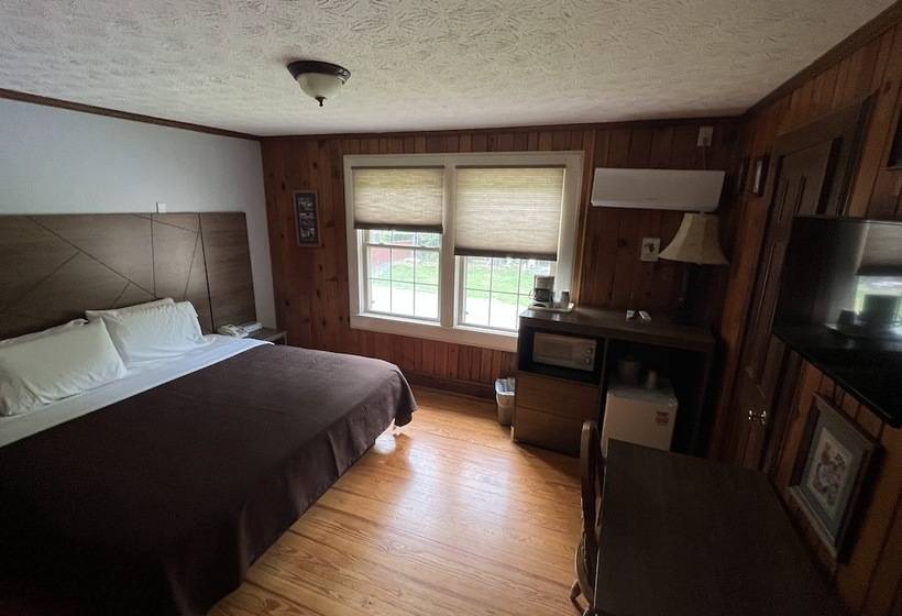 ホテル Smoky Falls Lodge