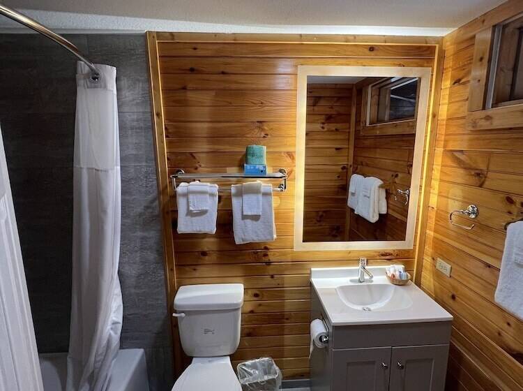 ホテル Smoky Falls Lodge