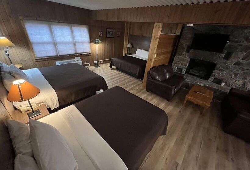 ホテル Smoky Falls Lodge