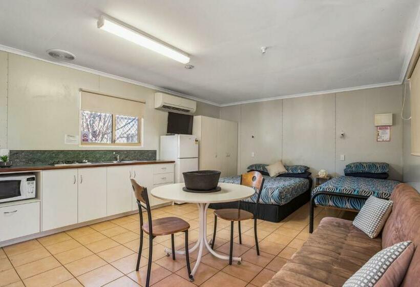 مُتل Aaok Karratha Caravan Park