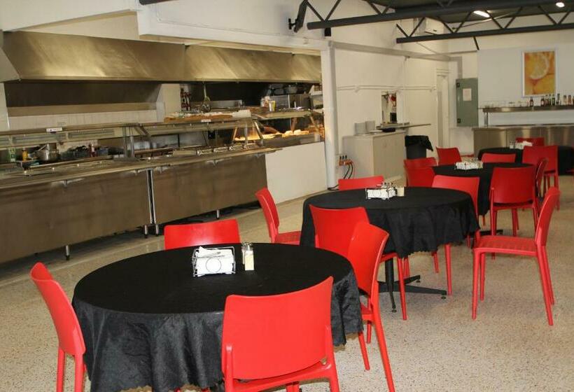 مُتل Aaok Karratha Caravan Park