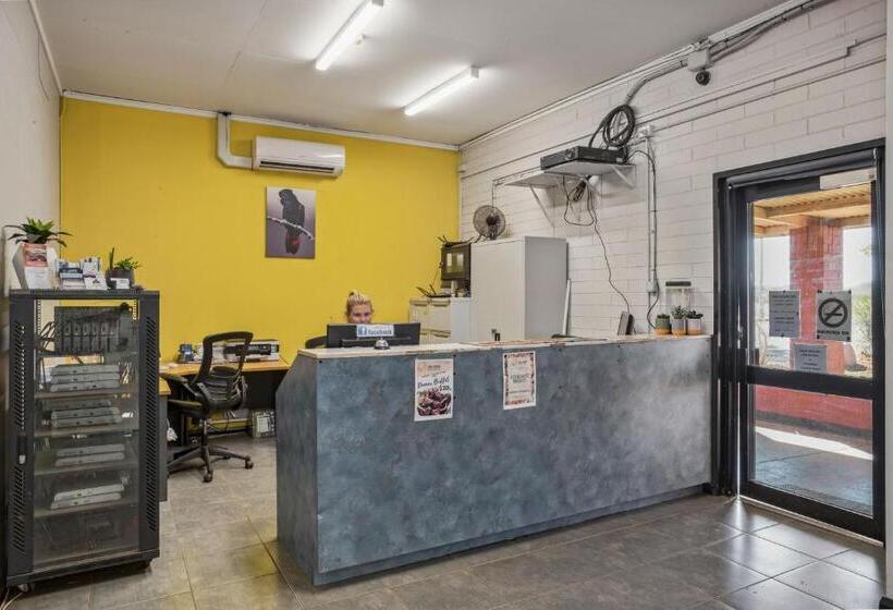 مُتل Aaok Karratha Caravan Park