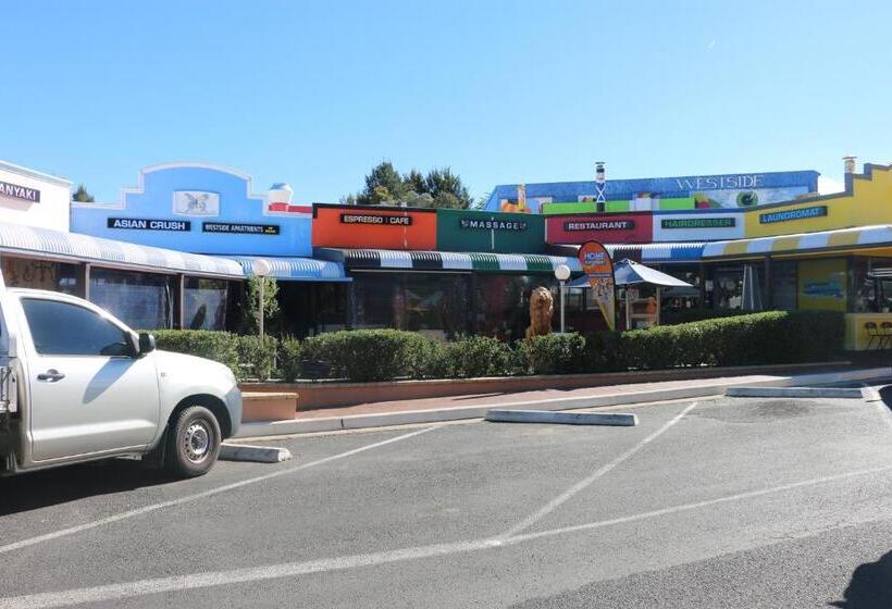 מוטל Westside Studio Apartments