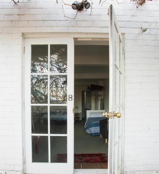 فندق على الطريق Battery Point Manor