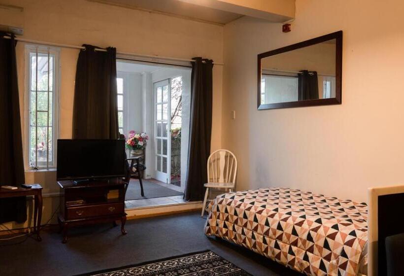 فندق على الطريق Battery Point Manor