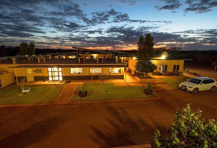 مُتل Oasis Newman