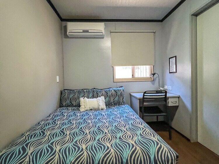 مُتل Oasis Newman