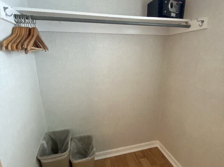 모텔 Saratoga Resort