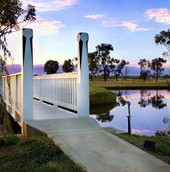 מוטל The Duck Inn Apartments