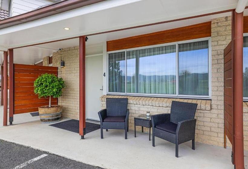 מוטל The Duck Inn Apartments