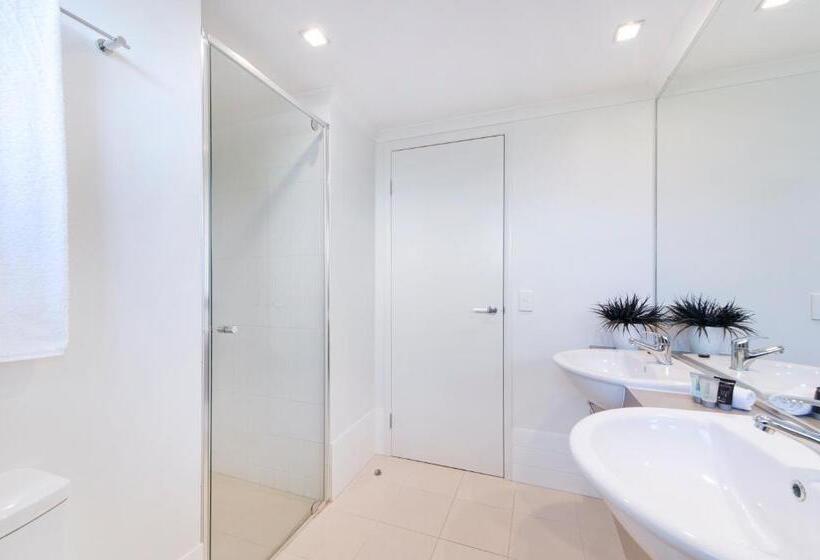 On The Bay Apartments