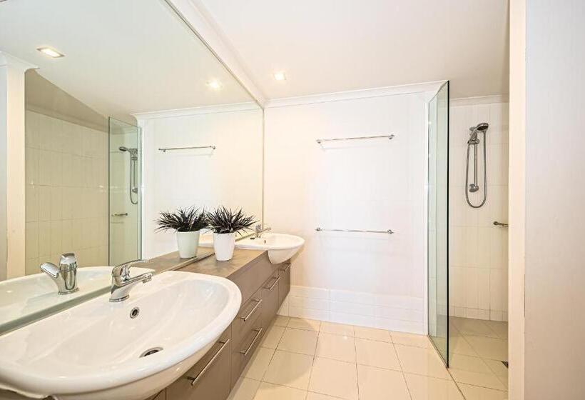 On The Bay Apartments