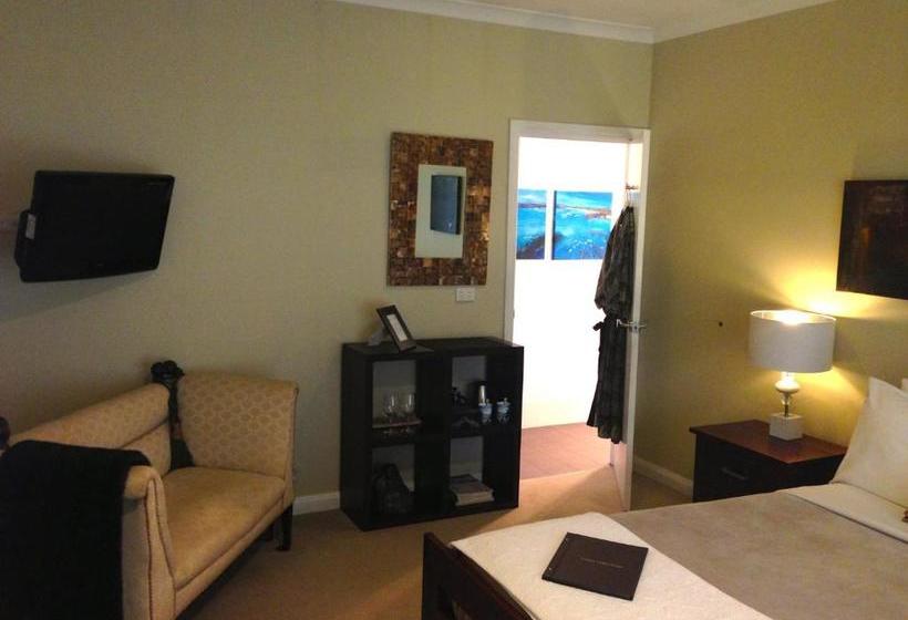 پانسیون Llewellin S Guest House