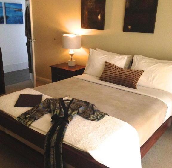 پانسیون Llewellin S Guest House