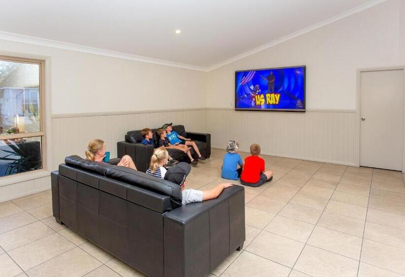 پانسیون Paradise Tourist Park