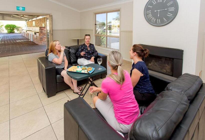 بنسيون Paradise Tourist Park