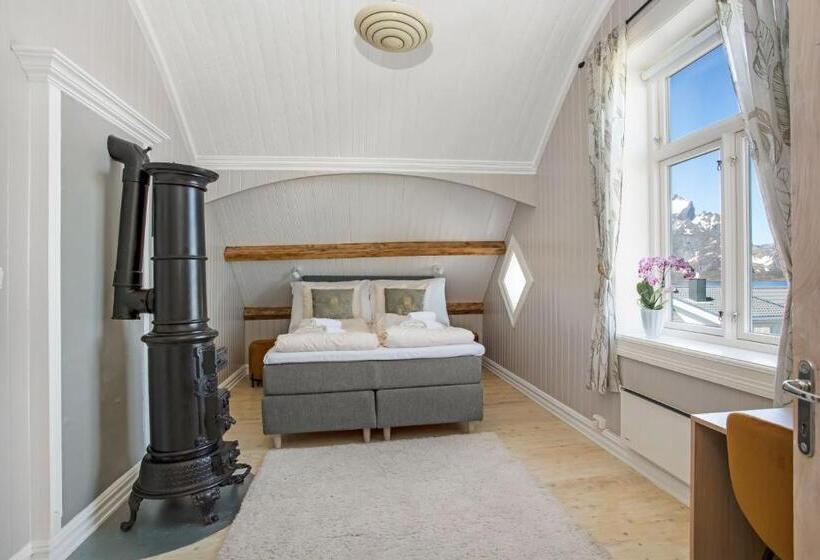 펜션 Sakrisøy Gjestegård   Manor House In Sakrisøy   Solbakken Anno 1880