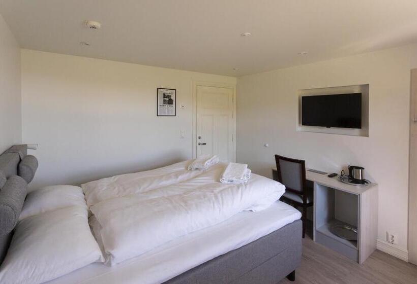 펜션 Sakrisøy Gjestegård   Manor House In Sakrisøy   Solbakken Anno 1880