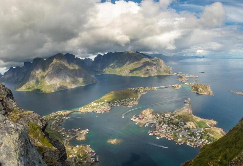 펜션 Sakrisøy Gjestegård   Manor House In Sakrisøy   Solbakken Anno 1880