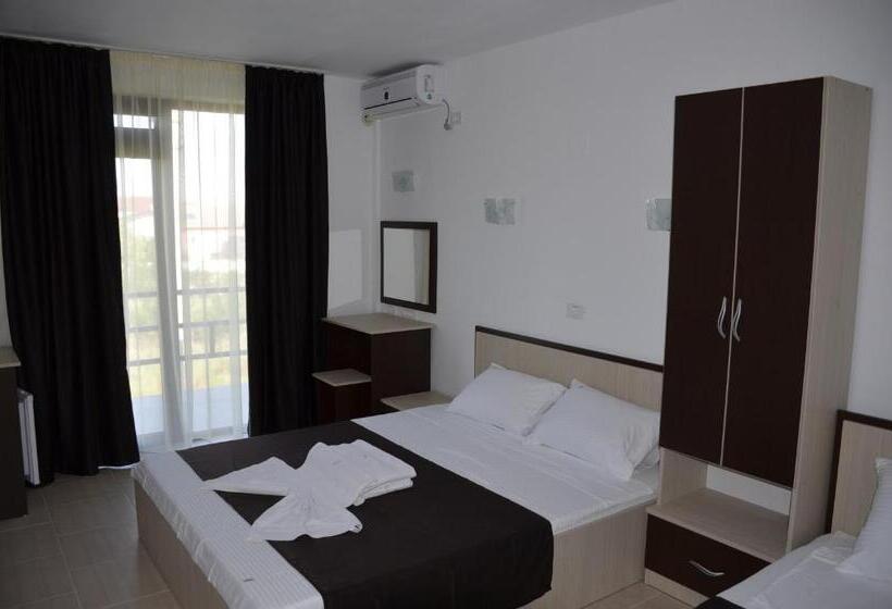 بنسيون Vila Cosmin