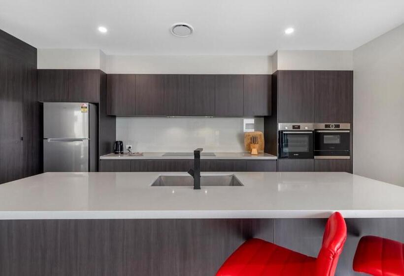 استراحتگاه The Residences At The Peninsula