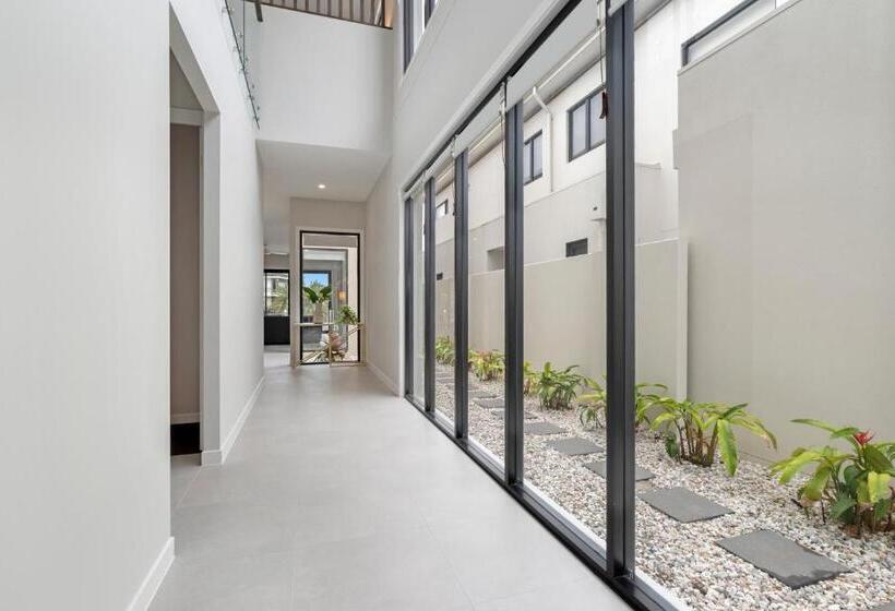 استراحتگاه The Residences At The Peninsula