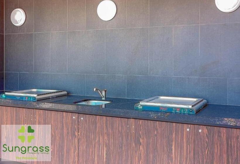 استراحتگاه The Residences At The Peninsula