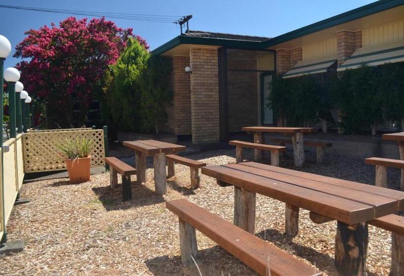 Tall Timbers Motel