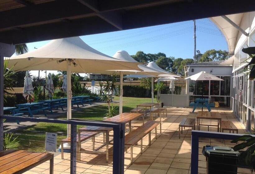 Tannum Sands Hotel / Motel