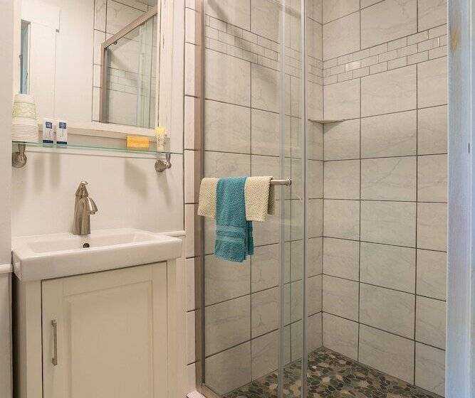 The Cottonwood Inn B&b