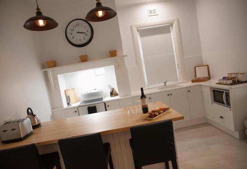 Two Cow Cottage Bed & Breakfast