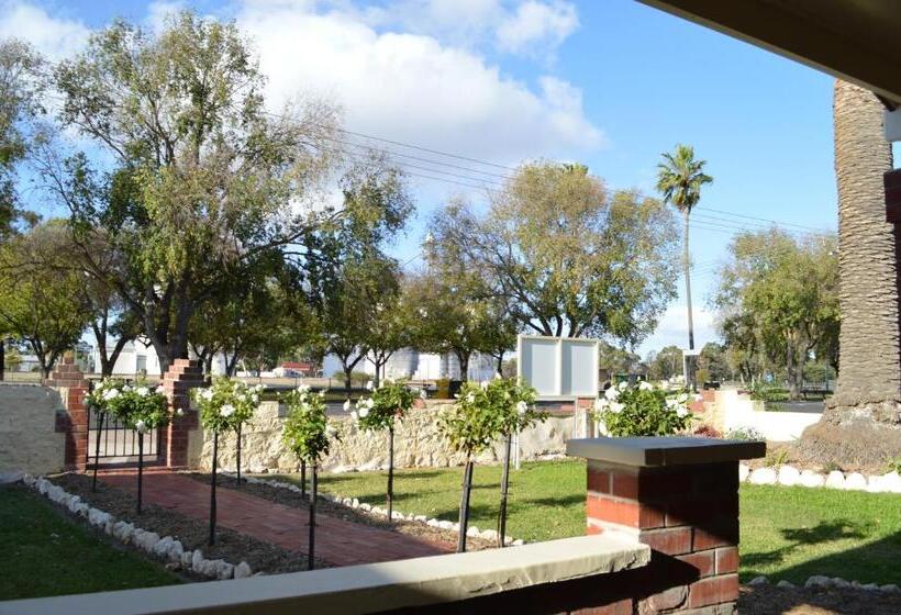 Two Cow Cottage Bed & Breakfast