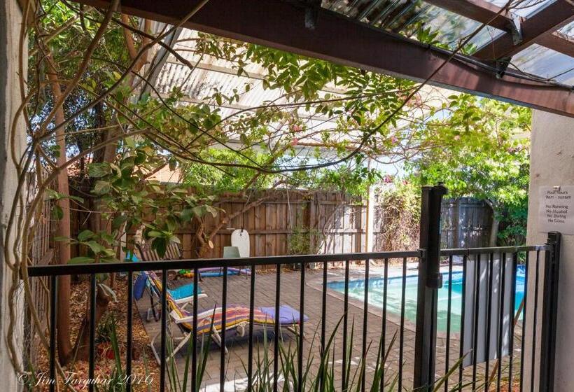 Aarn House B&b Airport Accommodation