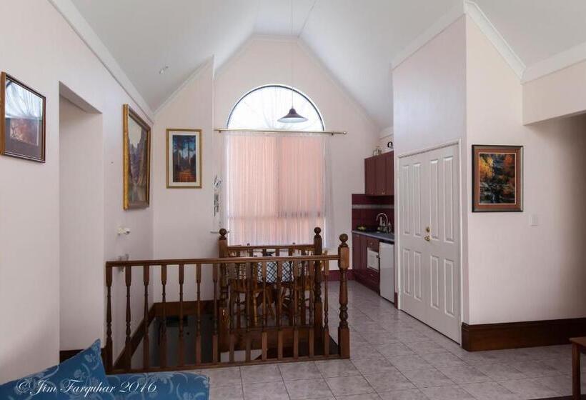 Aarn House B&b Airport Accommodation